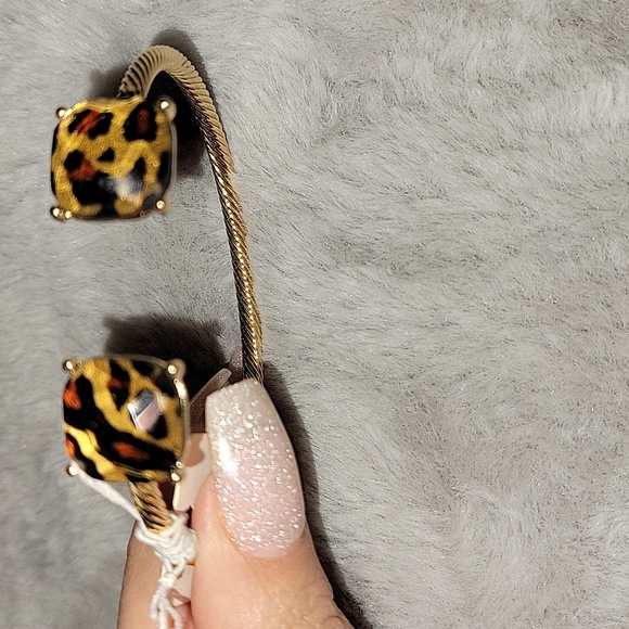 NEW Animal print matching bracelet/earrings set - Picture 2 of 2